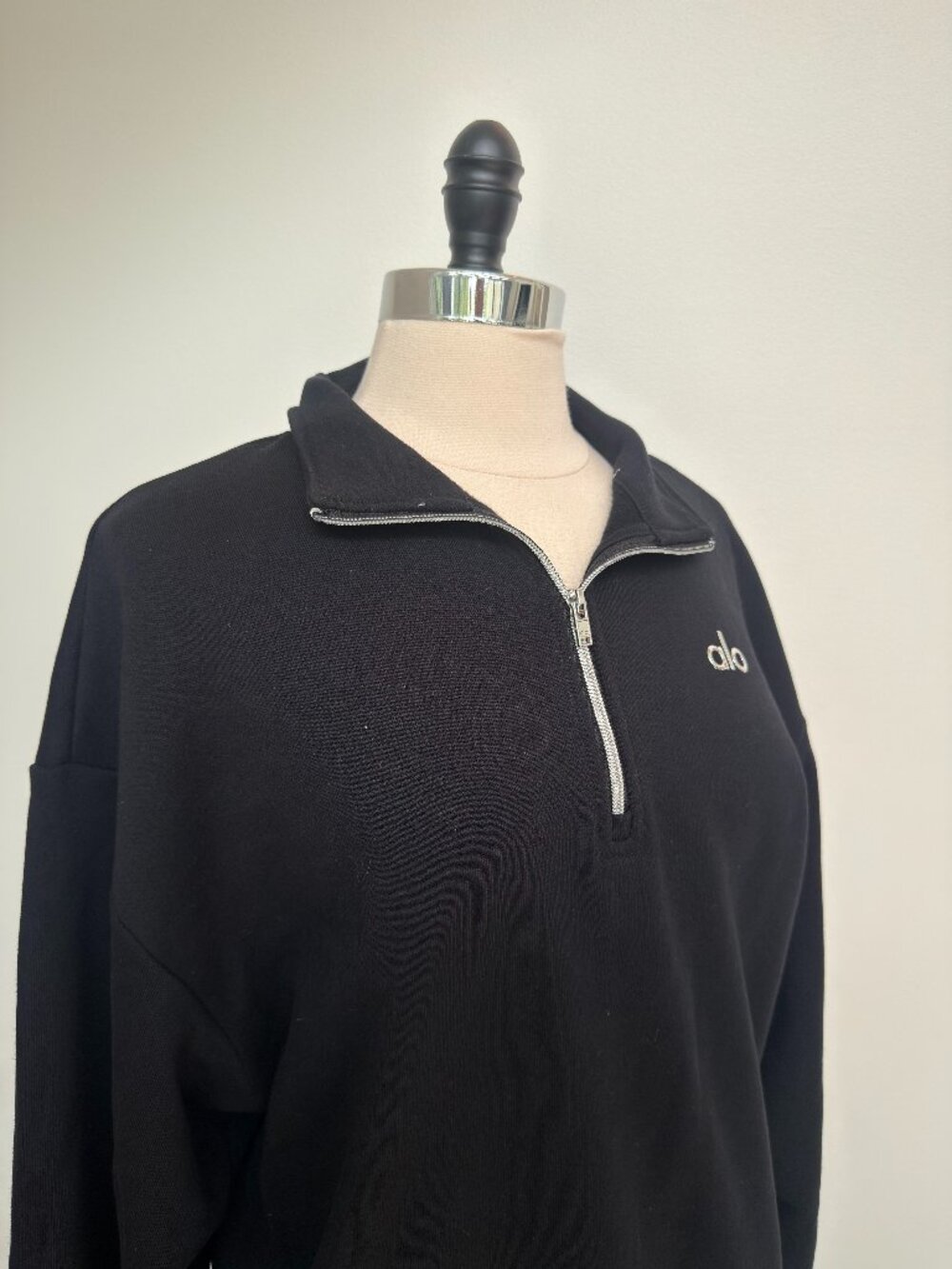 Alo Yoga Accolade 1/4 Zip Pullover in Black - Picture 3 of 4